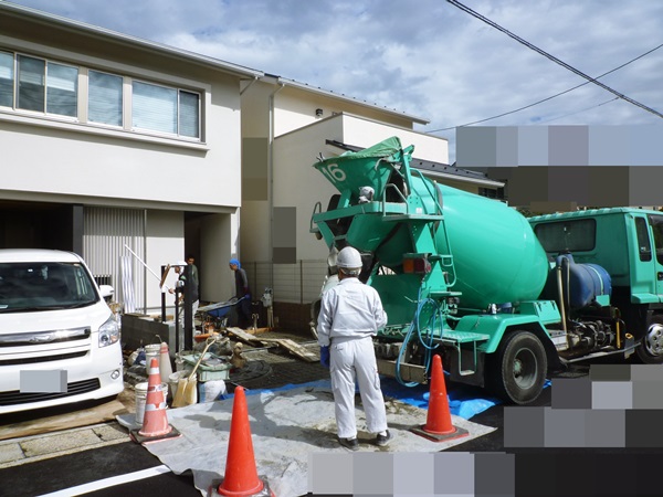 と、そのうちにミキサー車が到着しました。 | 京都と滋賀の外構ならラボット