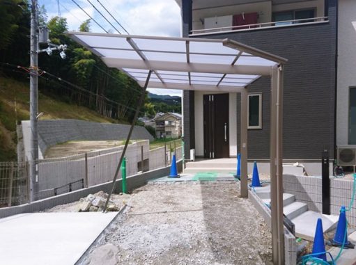 実際に外構工事をしてくれる職人さんのことも、外構会社を決めるポイントだと思います。