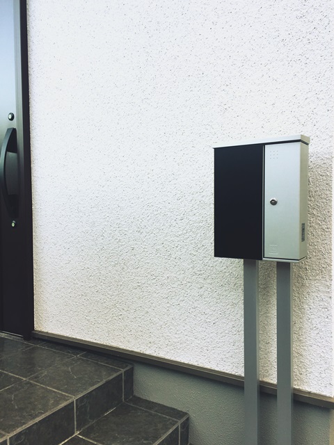 LABOT::住友林業の家:石張りの門柱 LABOT::住友林業の家:石張りの門柱