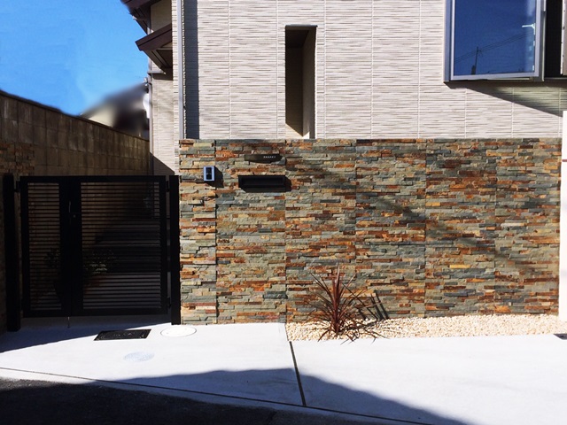 LABOT::三連壁の家