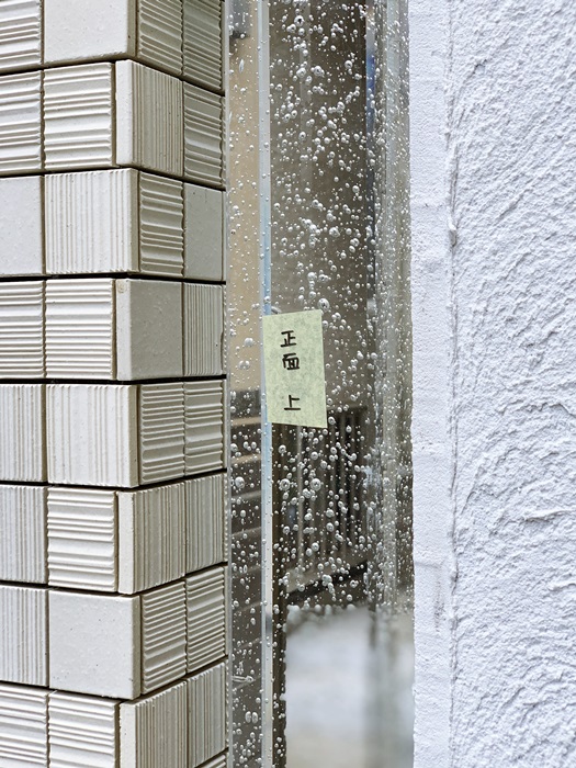 ガラスの角柱が施工完了したよー♪ | 京都と滋賀の外構ならラボット