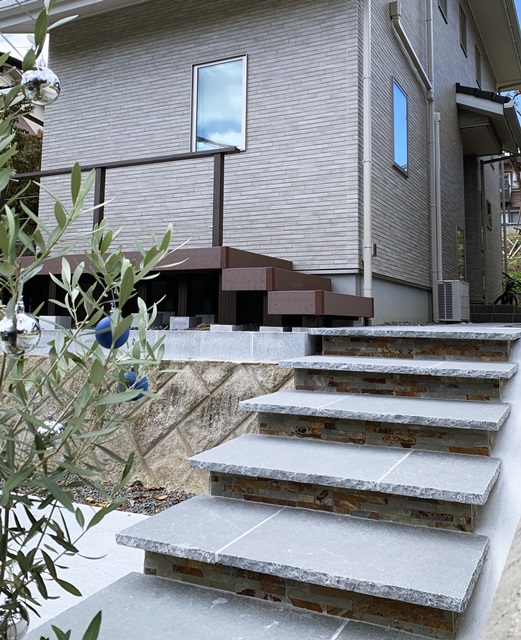 「LABOT」は京都，滋賀のエクステリア、ガーデニングを中心に外構・お庭工事のデザイン、設計、施工管理を一貫して行うエクステリア専門店です。 | オリーブのスワッグ、差し上げます