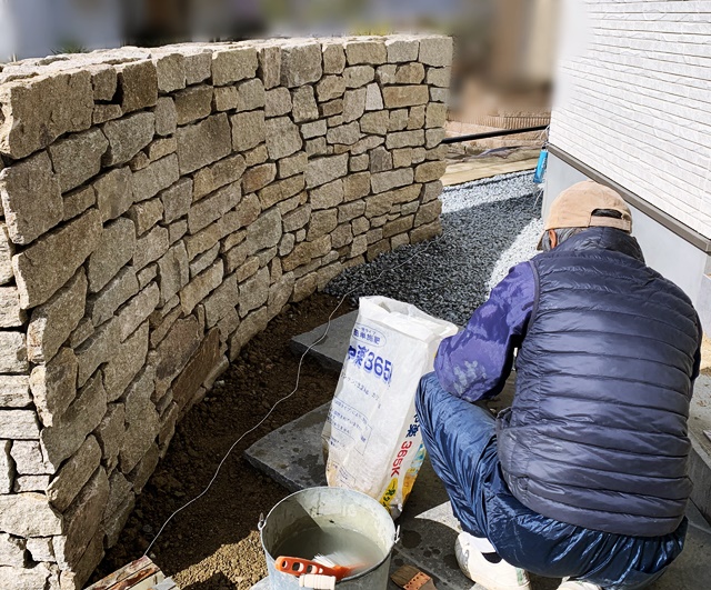 京都 LABOT - lab-t.com - 天然石の意匠壁施工中 -