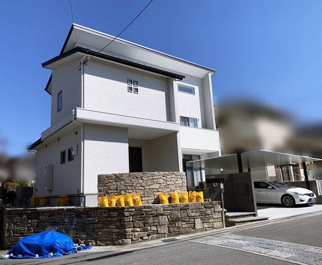 「LABOT」は京都，滋賀のエクステリア、ガーデニングを中心に外構・お庭工事のデザイン、設計、施工管理を一貫して行うエクステリア専門店です。 | LIXILカーポートSCワイドと門回りレポート！