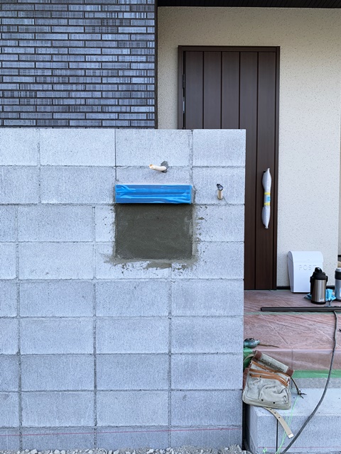 外構工事中に貸し出しをしている仮設ポスト。 | 京都と滋賀の外構ならラボット