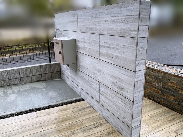 京都 LABOT - lab-t.com - 木目の外壁に似合う角地のオープン外構 -