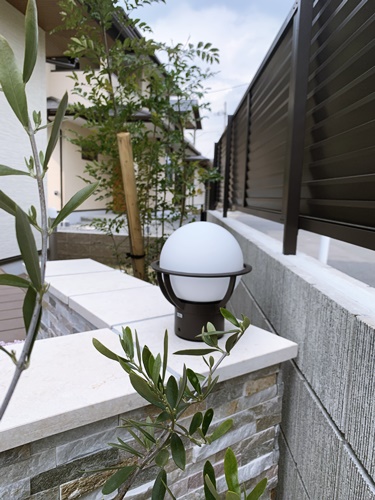 「LABOT」は京都，滋賀のエクステリア、ガーデニングを中心に外構・お庭工事のデザイン、設計、施工管理を一貫して行うエクステリア専門店です。 | 洋風ガーデン～三角と円と乱形と～　＠左京区D様邸