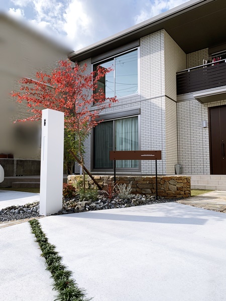「LABOT」は京都，滋賀のエクステリア、ガーデニングを中心に外構・お庭工事のデザイン、設計、施工管理を一貫して行うエクステリア専門店です。 | シンボルツリー、綺麗に紅葉してるね！