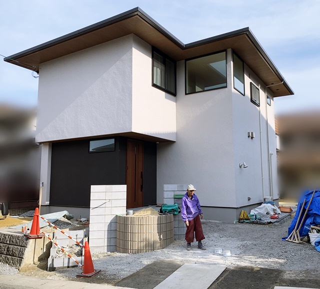 「LABOT」は京都，滋賀のエクステリア、ガーデニングを中心に外構・お庭工事のデザイン、設計、施工管理を一貫して行うエクステリア専門店です。 | 曲線を使ったデザイン＠草津市K様邸