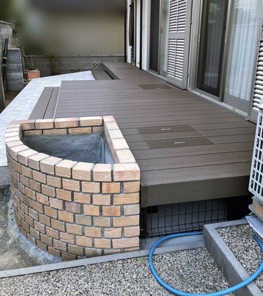 「LABOT」は京都，滋賀のエクステリア、ガーデニングを中心に外構・お庭工事のデザイン、設計、施工管理を一貫して行うエクステリア専門店です。 | 城陽市Y様邸のデッキと大理石調のタイルテラス