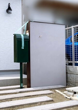 右京区N様邸のシャビー系グレー塗装の門柱