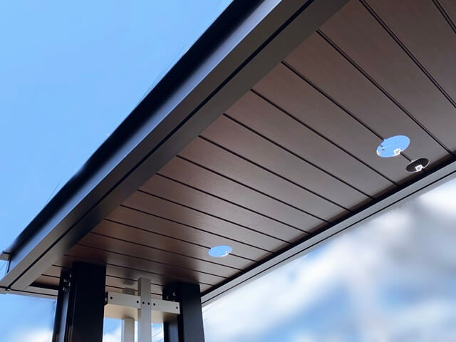京都 LABOT - lab-t.com - 照明付きの屋根、施工中 -
