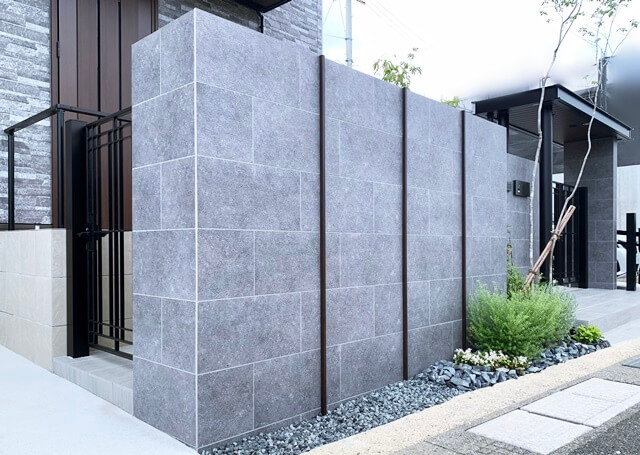京都 LABOT - lab-t.com - 長岡京市M様邸：タイル貼りの門柱のデザイン -