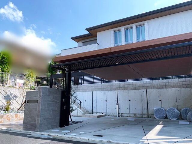 「LABOT」は京都，滋賀のエクステリア、ガーデニングを中心に外構・お庭工事のデザイン、設計、施工管理を一貫して行うエクステリア専門店です。 | 木目調天井材：Uスタイルアゼストを使ったクローズ外構