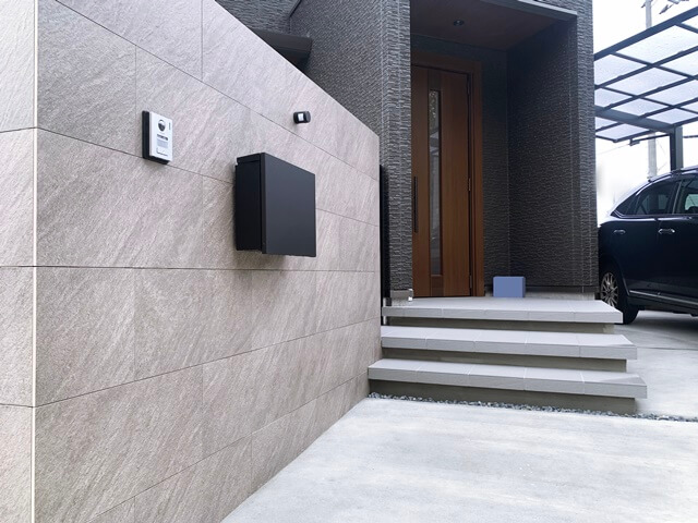 京都 LABOT - lab-t.com - 今、大人気の浮いたようなおしゃれな階段があるオープン外構＠伏見区Y様邸 -