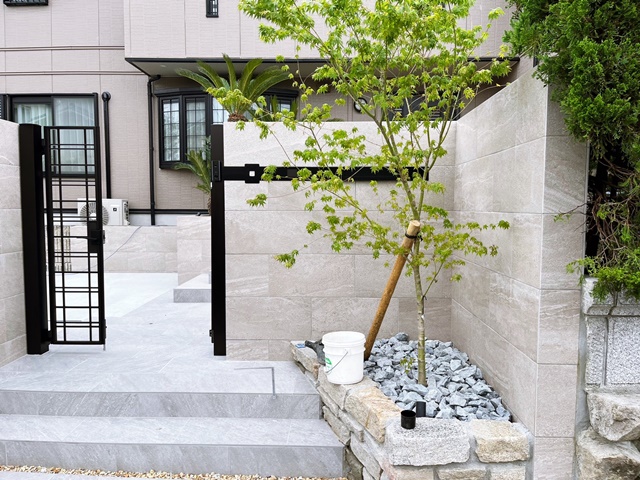 「LABOT」は京都，滋賀のエクステリア、ガーデニングを中心に外構・お庭工事のデザイン、設計、施工管理を一貫して行うエクステリア専門店です。 | 外構リフォーム工事完成＠吹田市M様邸　