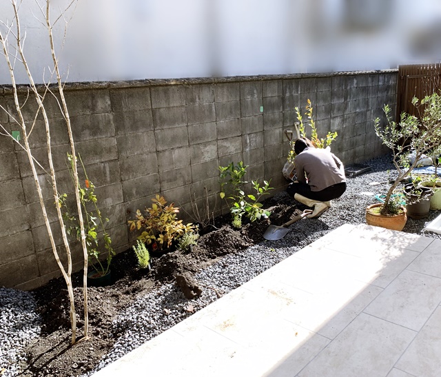 「LABOT」は京都，滋賀のエクステリア、ガーデニングを中心に外構・お庭工事のデザイン、設計、施工管理を一貫して行うエクステリア専門店です。 | 北区K様邸の新築外構工事進捗レポート