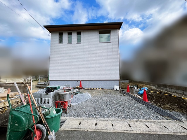 「LABOT」は京都，滋賀のエクステリア、ガーデニングを中心に外構・お庭工事のデザイン、設計、施工管理を一貫して行うエクステリア専門店です。 | 宇治市で新築外構工事が始まりましたー～積水ハウスでご新築：T様邸～