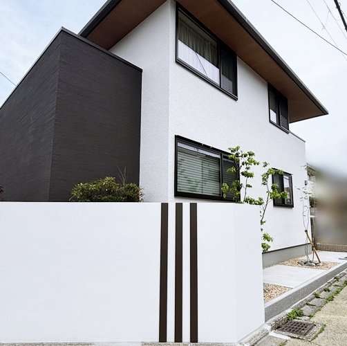 LABOT::【住友林業】植栽で一枚の絵になる外壁がある角地の家