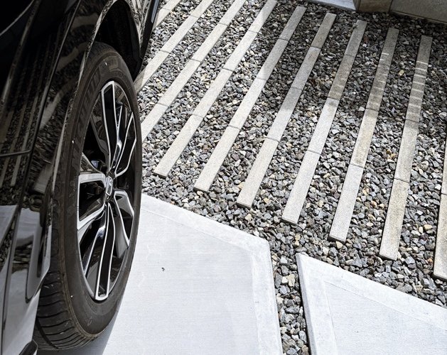 LABOT::【アイ工務店】ガレージの床におしゃれなデザインを取り入れて車がない時も素敵にしました