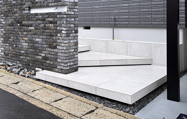 LABOT::【ヘーベルハウス】ヴィンテージレンガを使ったシックモダンデザイン