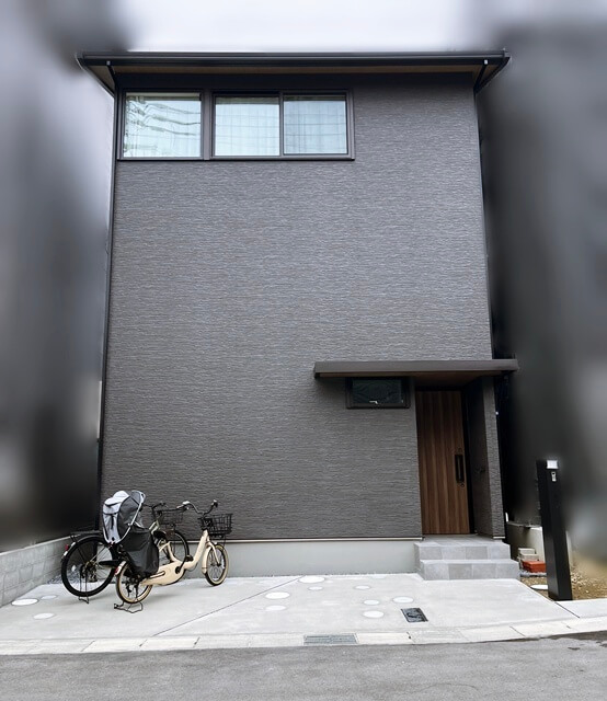 斜めに目地を入れてちょこっとデザインを入れて、機能門柱はミラタップのオスポールにして・・・ | 京都と滋賀の外構ならラボット 斜めに目地を入れてちょこっとデザインを入れて、機能門柱はミラタップのオスポールにして・・・ | 京都と滋賀の外構ならラボット