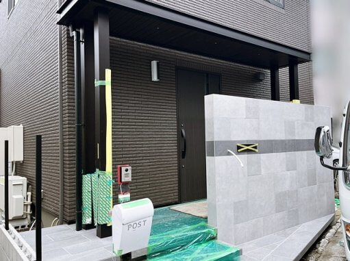 フロー階段と門柱と。