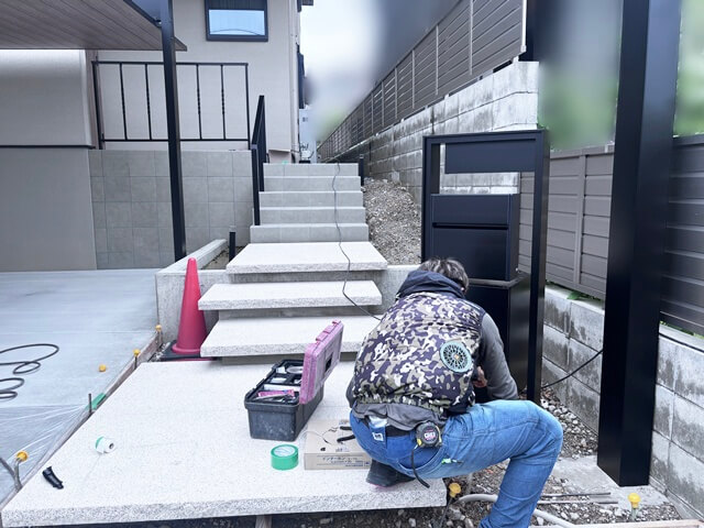 そして同じ日に機能門柱の組み立ても。 | 京都と滋賀の外構ならラボット そして同じ日に機能門柱の組み立ても。 | 京都と滋賀の外構ならラボット