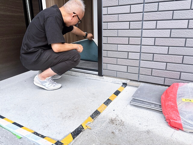 こから外構でフロー階段になるよう微調整をしていきます。 | 京都と滋賀の外構ならラボット こから外構でフロー階段になるよう微調整をしていきます。 | 京都と滋賀の外構ならラボット