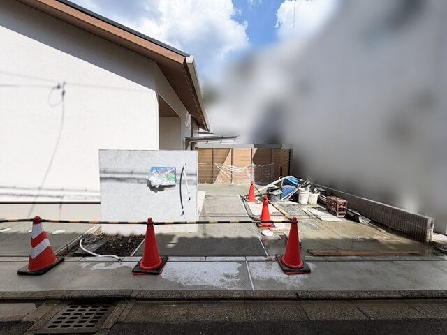 道路に面する門柱やアプローチの工事も9月末までに終えることが出来ました。 | 京都と滋賀の外構ならラボット