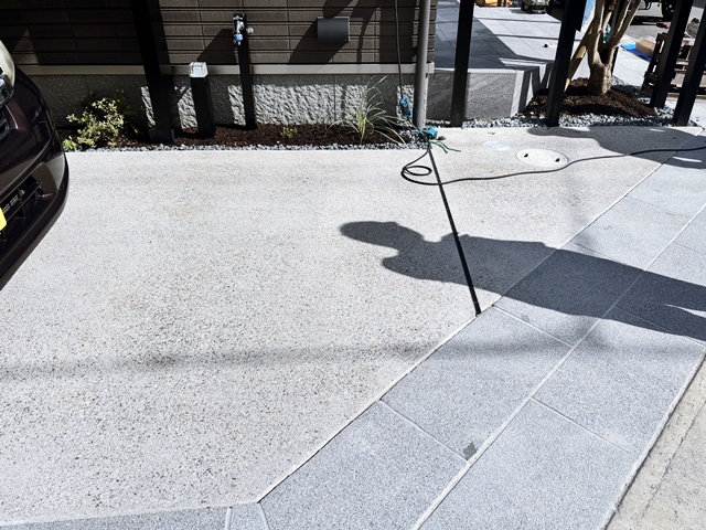 さぁ、ここまで工事が進んだら晴れ間のチャンスを狙ってガレージの土間工事! | 京都と滋賀の外構ならラボット さぁ、ここまで工事が進んだら晴れ間のチャンスを狙ってガレージの土間工事! | 京都と滋賀の外構ならラボット