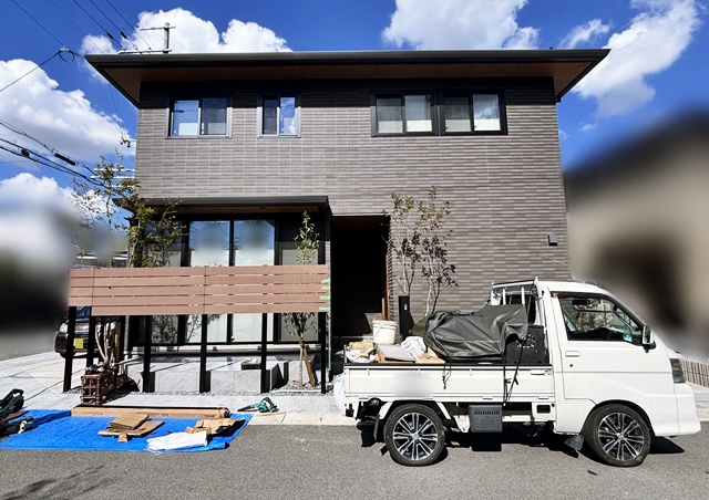 目隠しフェンスのパネル工事、引き続き進めていくよー | 京都と滋賀の外構ならラボット 目隠しフェンスのパネル工事、引き続き進めていくよー | 京都と滋賀の外構ならラボット